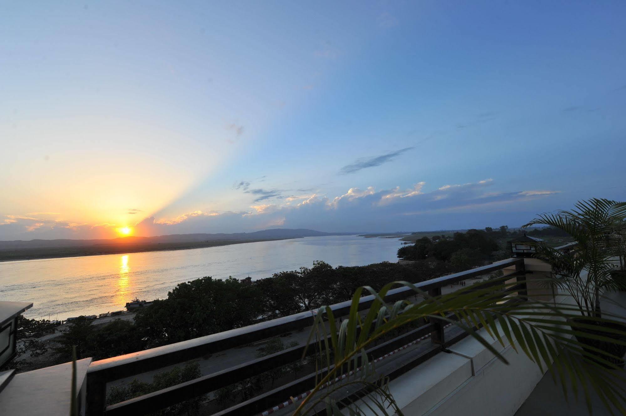 Ayarwaddy River View Hotel Mandalay Dış mekan fotoğraf